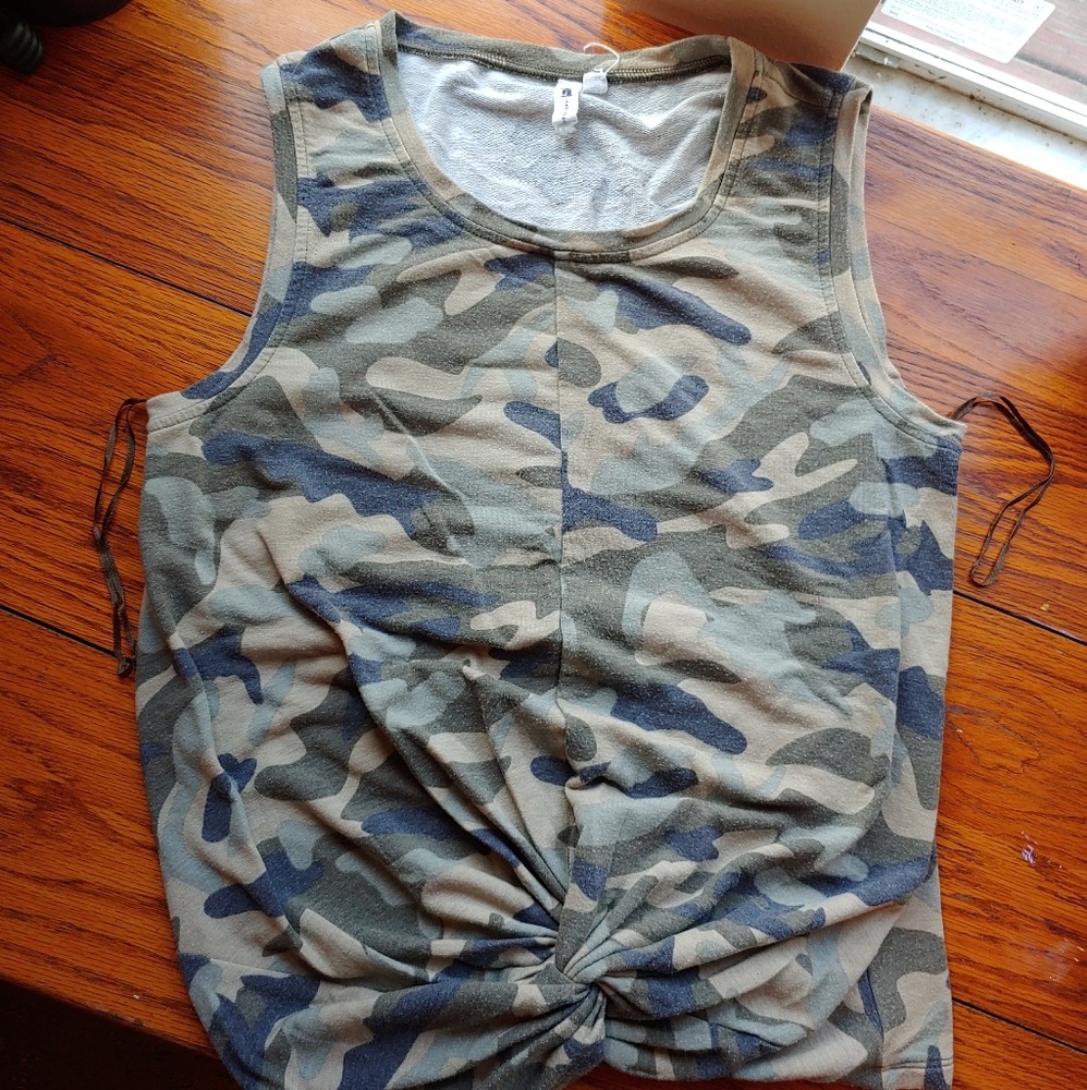 Scrunched camo tank-top